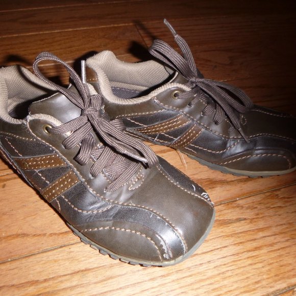 Boys Dress Casual / Athletic Style Shoes - Picture 2 of 4